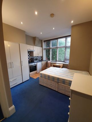 Thumbnail Studio to rent in Stile Hall Gardens, Chiswick, London