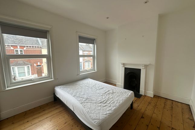Terraced house to rent in Albion Street, Exeter