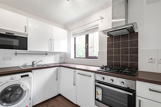 47, Campbell Close, Streatham photo 3