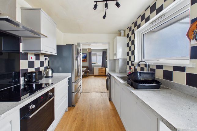 3, Tretherras Close, Newquay photo 4