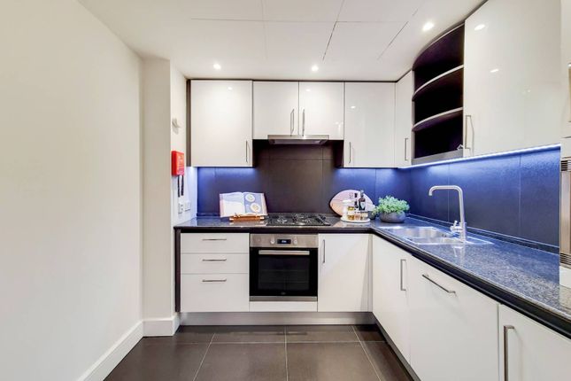 Thumbnail Flat to rent in Circus Apartments, Canary Wharf, London