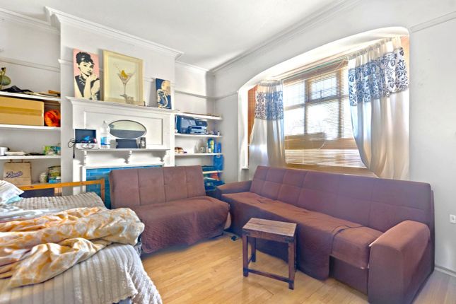 17, Lionel Road North, Brentford photo 3