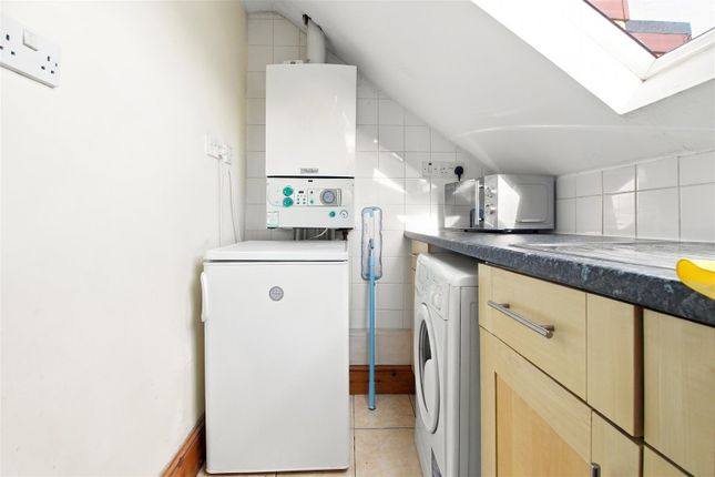 Flat 5, 54, Forest Drive West, London photo 4