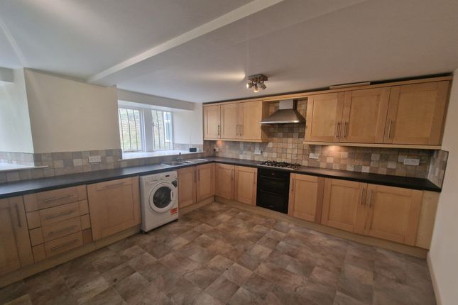 5, Clayton Lane, Bradford photo 5