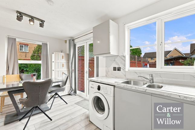 25, Stocker Gardens, Dagenham photo 4