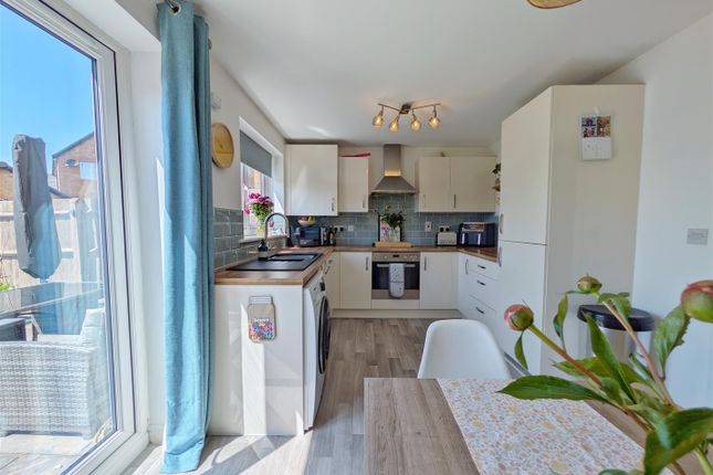 2, Bayliss Close, Lydney photo 4