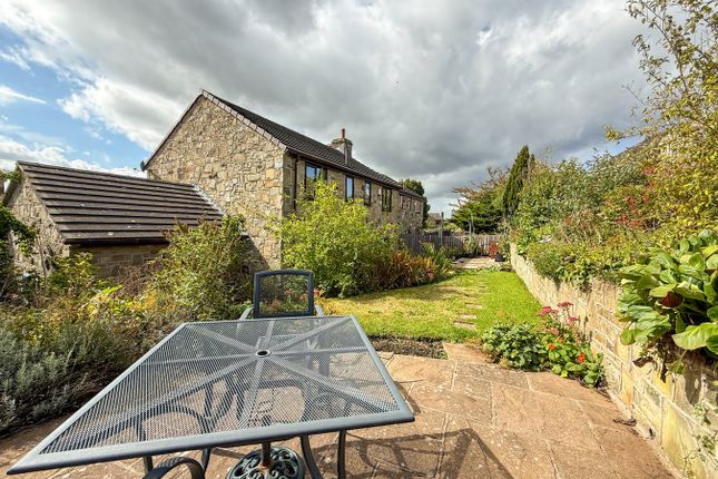 12, Summerfield Grove, Huddersfield photo 3