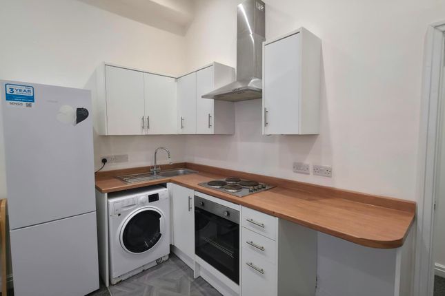 Flat 2, 288 Dickenson Road, Manchester photo 2