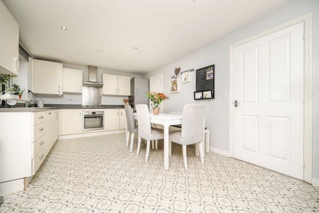 1, Whitworth Close, Brierley Hill photo 4