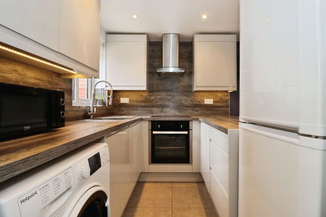 220, Oaktree Crescent, Bristol photo 2