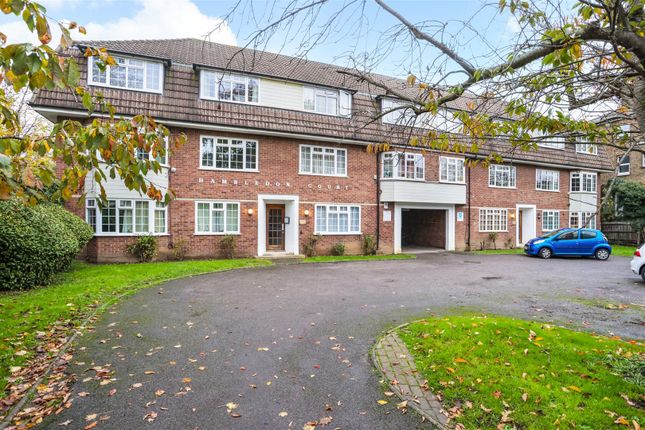 Flat to rent in Hambledon Court, The Grove, London