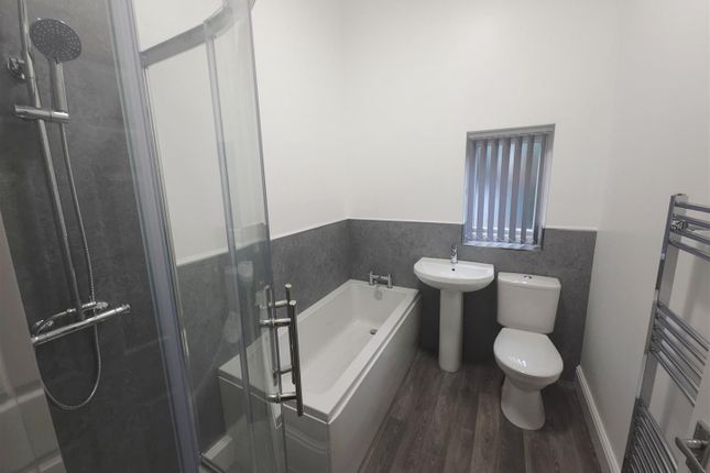 2-bed terraced on 13, Gorseyfields, Manchester, £1,100/mo