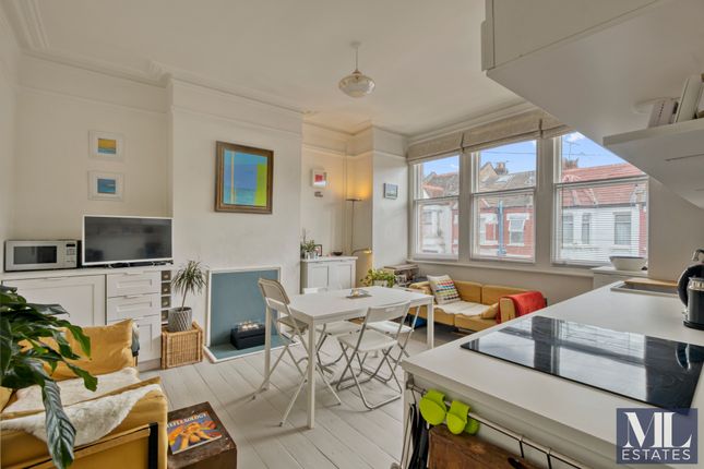 Flat for sale in Howard Road, Cricklewood