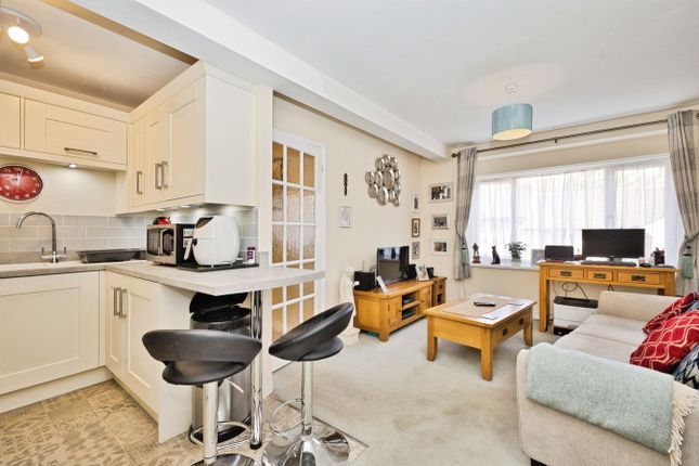 Crofton Court, Flat 23, The Avenue, Yeovil photo 2