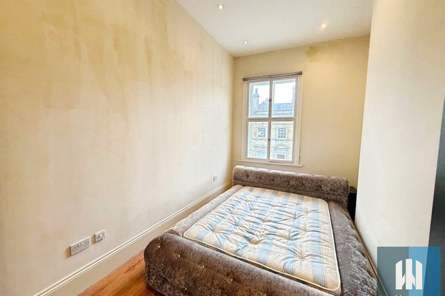 Flat 11,, Windsor Chambers, Huddersfield photo 3