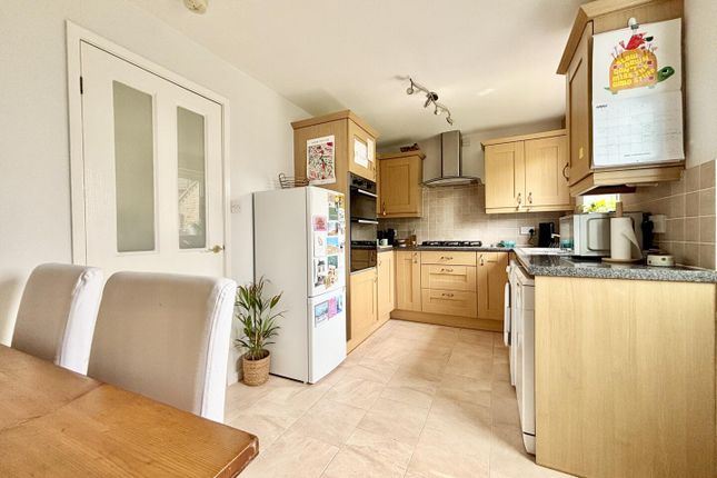 47, Pasture Way, Leeds photo 4