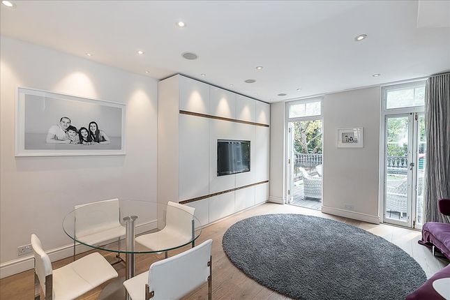 Thumbnail Mews house for sale in Greens Court, Lansdowne Mews, Holland Park