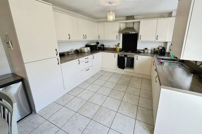 12 Witham Crescent, Bourne photo 3