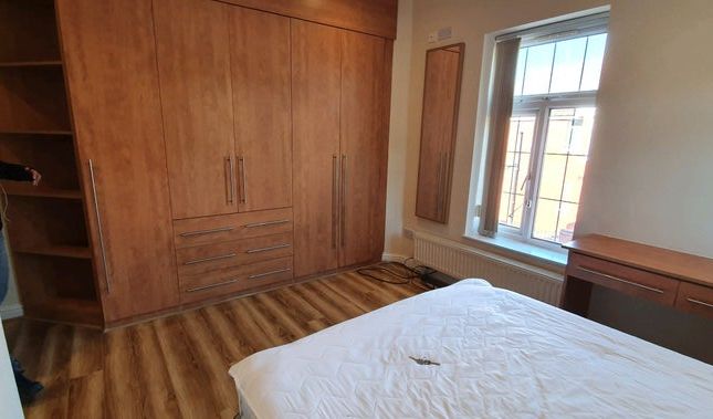 42, Richmond avenue, Prestwitch Manchester photo 3