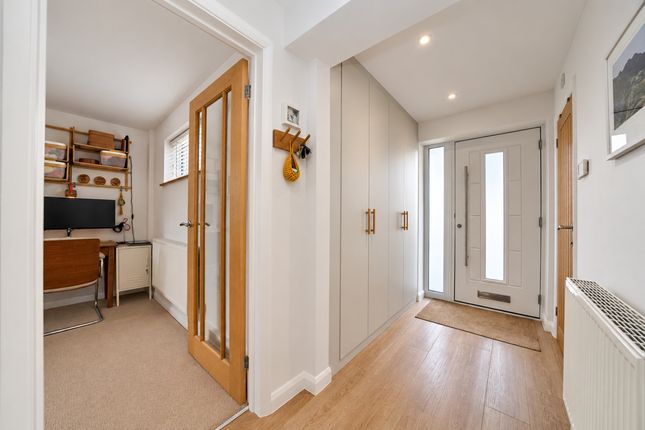 5 Pemberton Close, Aylesbury photo 4