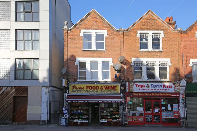 Flat to rent in Tooting High Street, London