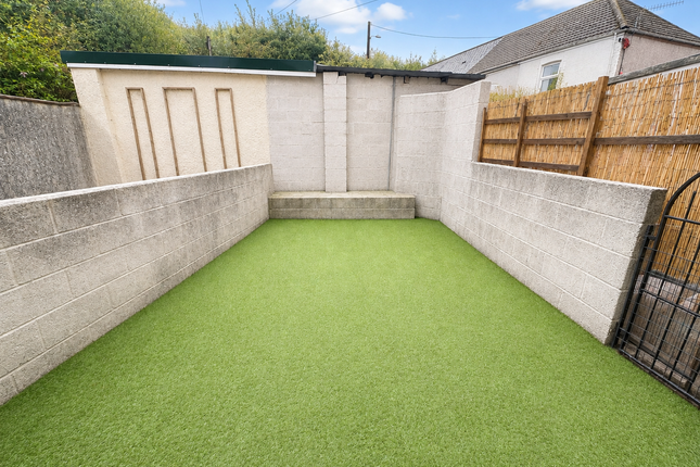 38 Eirw Road, Porth photo 4
