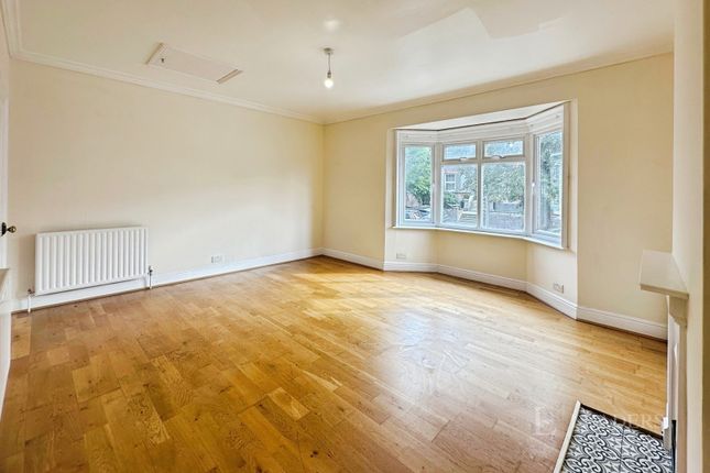 303, High Town Road, Bedfordshire photo 2