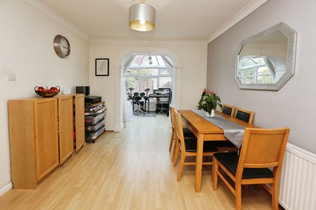 1, Broadlands Avenue, Hampshire photo 4