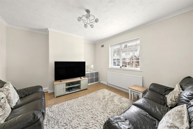 9, Dagnall Crescent, Uxbridge photo 3