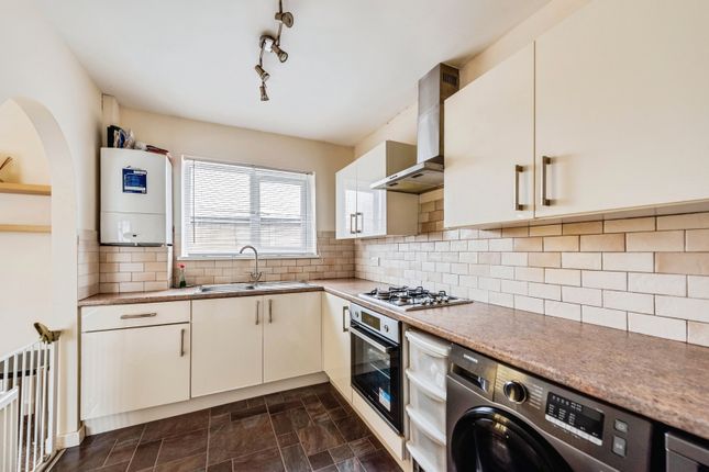 64, Banwell Avenue, Wiltshire photo 4
