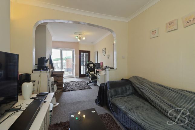 8, Sutton Hall Road, Chesterfield photo 4