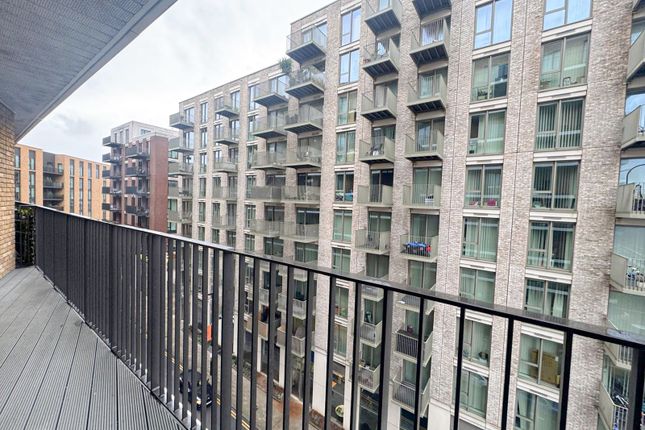 34, Starboard Way, London photo 2