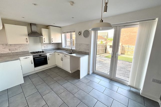 21, Kingfisher Drive, Yeovil photo 4