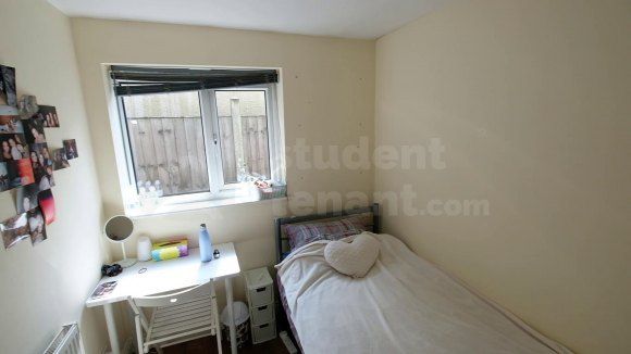 Thumbnail Shared accommodation to rent in Hook Road, Epsom, Surrey