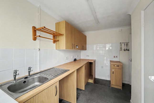 Hughes Crescent, Faringdon photo 2