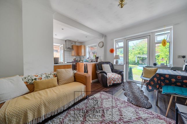 19, Cherry Tree Avenue, Guildford photo 4