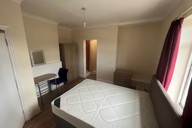 Room 4, 77, Ladysmith Road, Grimsby photo 2