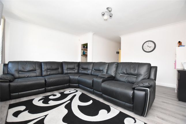 6, Parkfield Court, Leeds photo 2