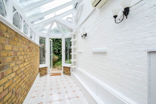 2 Gothic Cottages, Highfield Road, London photo 4