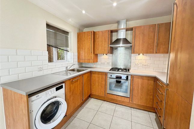 Flat 3, Vantage Court, 100, Goldsworth Road, Surrey photo 3