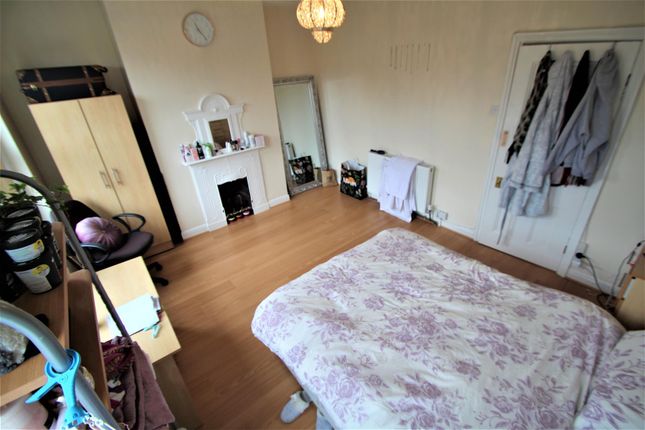 22, Walmsley Road, Leeds photo 4