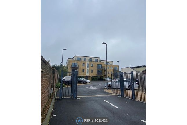 Flat to rent in Westgate Court, Hillingdon, Uxbridge