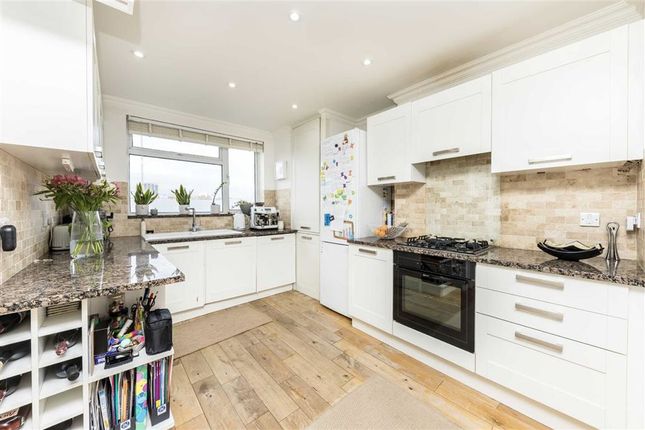 Flat for sale in Prior Street, London