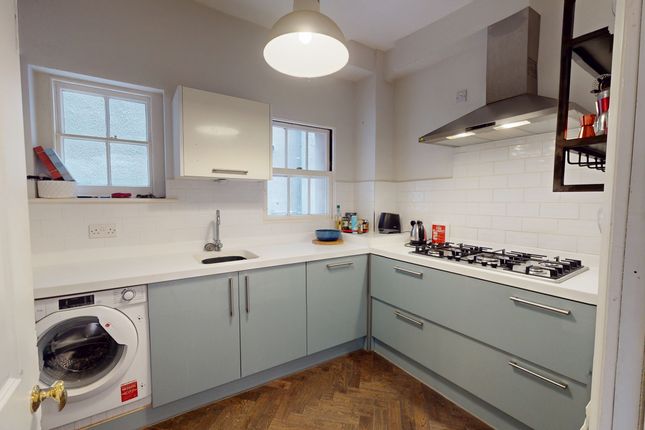 Flat 4, 23, Lansdown Terrace, Glos photo 4