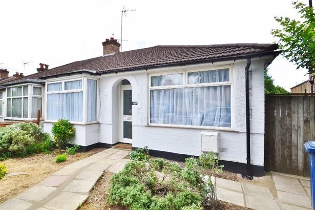 Bungalow to rent in Crescent Road, New Barnet