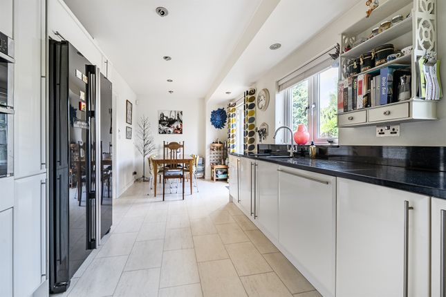 20, Chalkwell Park Avenue, ENFIELD photo 5