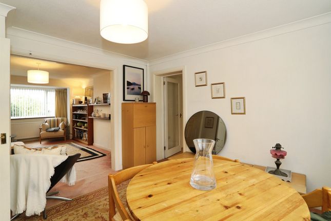 14, Camperly Close, Pontypridd photo 3