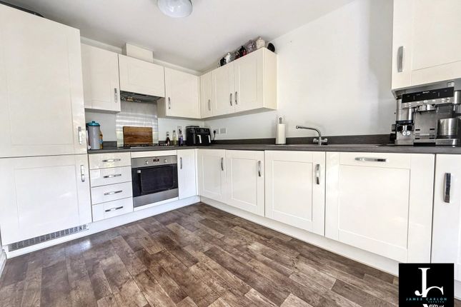 17, Upton Walk, Telford photo 3