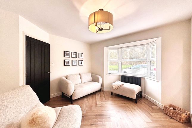 15, Blackbades Boulevard, Warwickshire photo 2