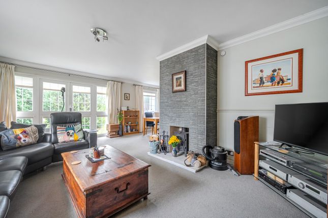 14, Boundstone Road, Farnham photo 4